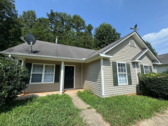 Building Photo - 5819 Hamilton Oaks Dr