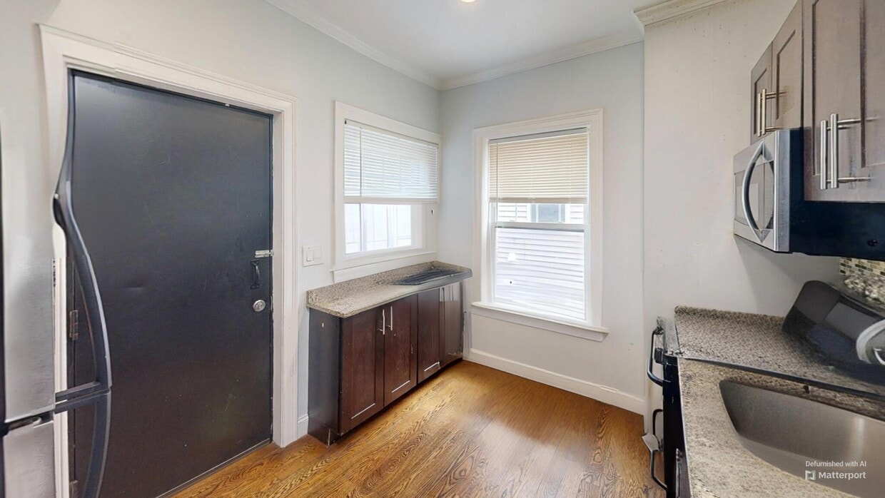Photo - 2969 Washington St