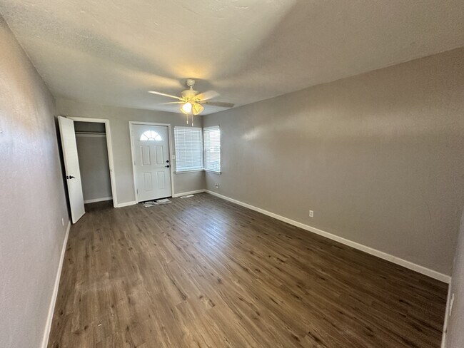 Photo - 202 Dianna Dr