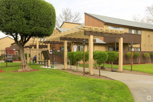 Building Photo - Blossom Oaks Apartments