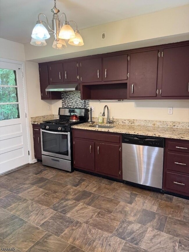 403 Longview Ct