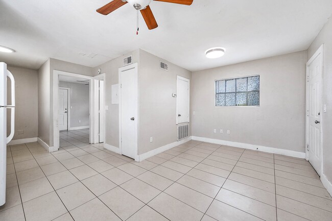 Photo - 1711 Fourcade St Unit 10