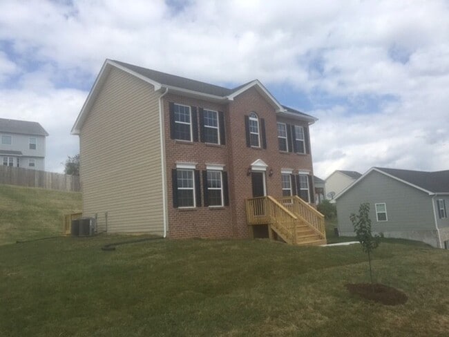 Photo - 3 Bedroom 2.5 Half Bath House with 1 car garage
