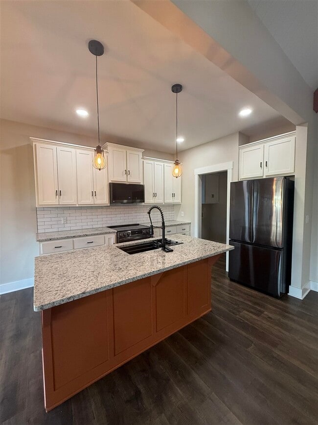 1184 County House Ln