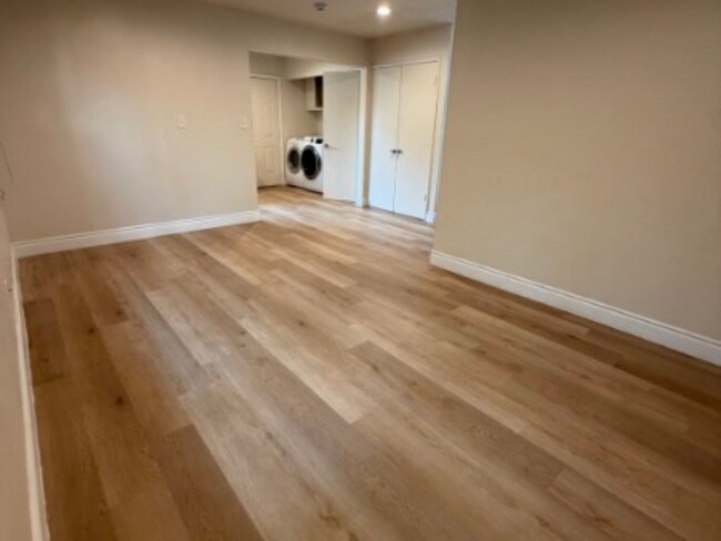Spacious living room - 6923 N El Dorado St Unit 6925