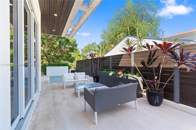 Photo - 3395 Shipping Ave