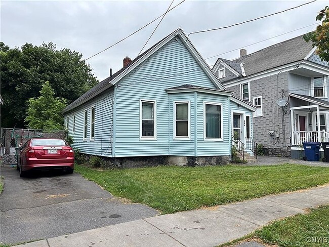 Building Photo - 304 Hartson St