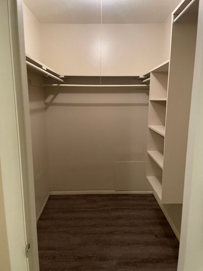 Building Photo - 5984 E 33rd Ct Unit 5984 Rental