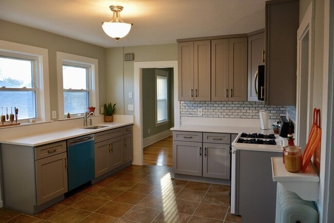 Photo - 27 Emmons St Unidad 2