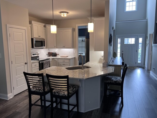 Photo - 557 Dexter Dr