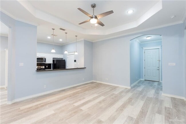 Photo - 17 S Excalibur St