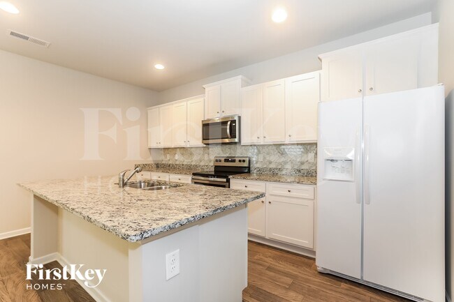Photo - 220 Wellbrook Dr