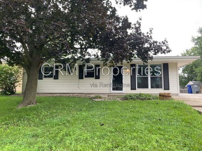 Building Photo - 700 Maumee Dr