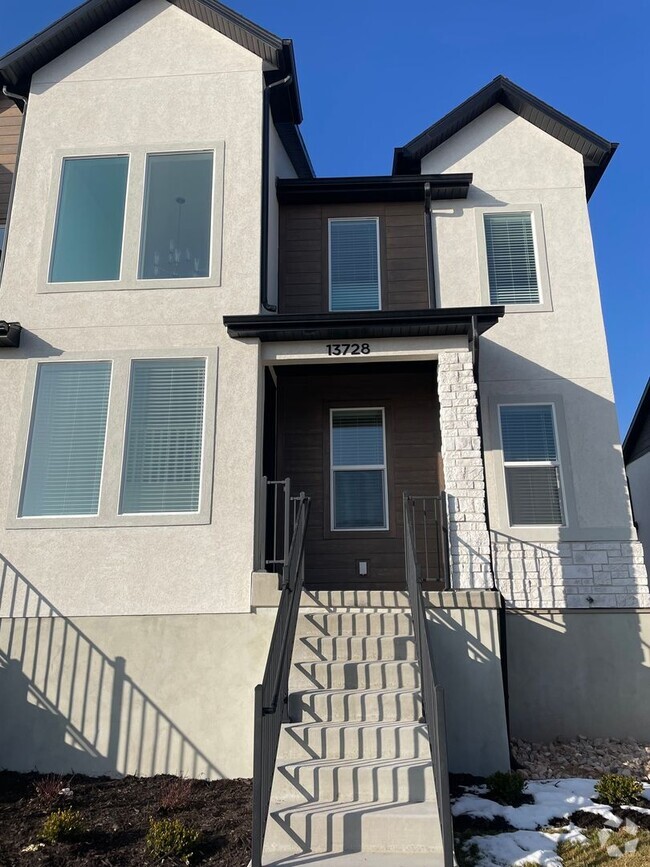 Building Photo - New Construction Townhome in Prime Riverto...