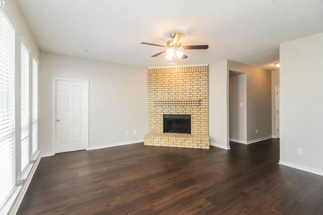Photo - 1528 Warwick Dr