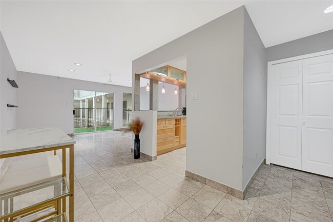 Building Photo - 2333 Bering Dr Unit 124 Rental