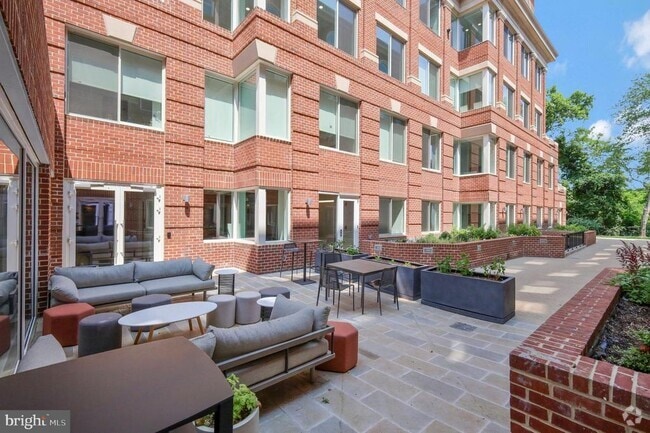 Building Photo - 635 Slaters Ln Unit 305 Rental