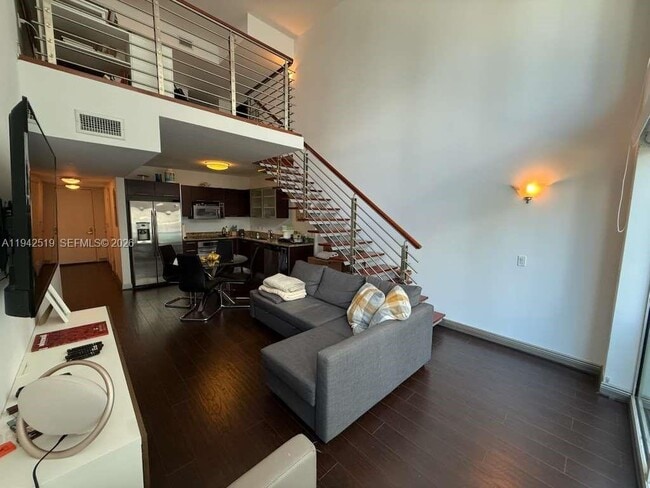 Building Photo - 41 SE 5th St Unit 712