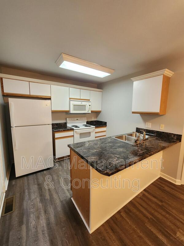 Photo - 919 Nottingham Dr Unit Apt B