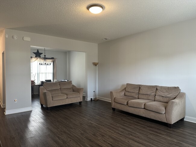 Photo - 345 Mcclelland Lp NE