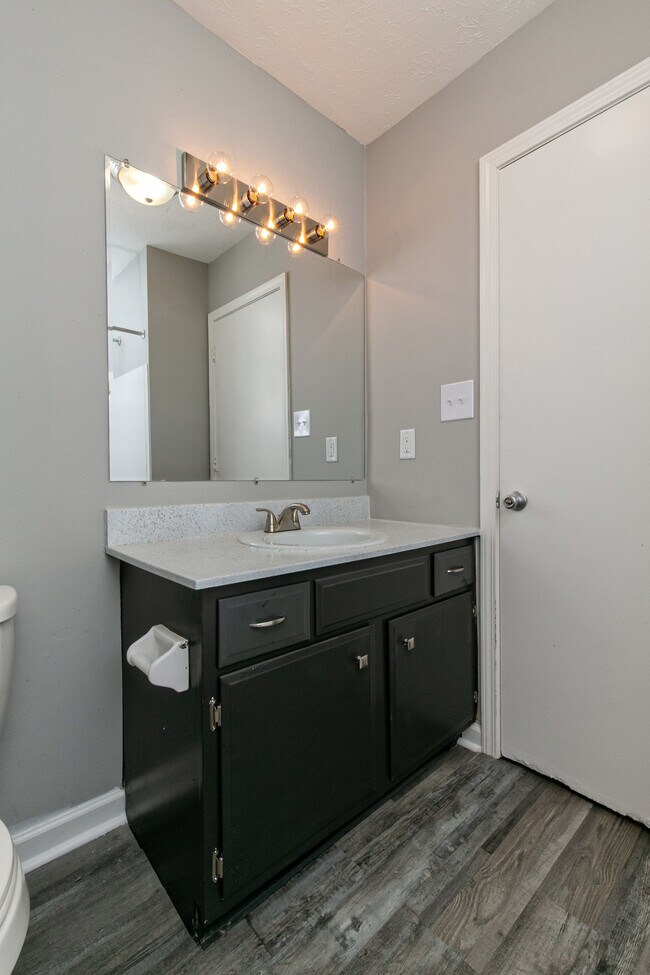 Vines at Shelby Crossing Apartments Townhomes for Rent Louisville, KY