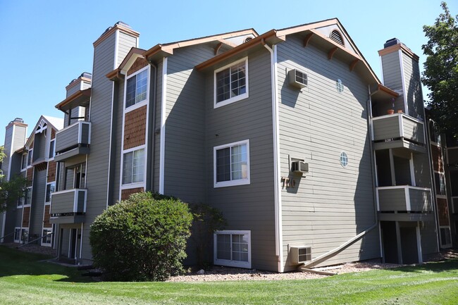 Building Photo - Fort Collins 2 Bedroom Condo – Walk to CSU!