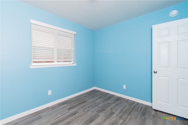 Building Photo - 6910 Catherine Dr