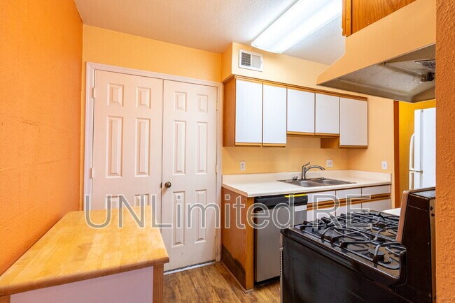 Photo - 6315 St Nicholas Cir