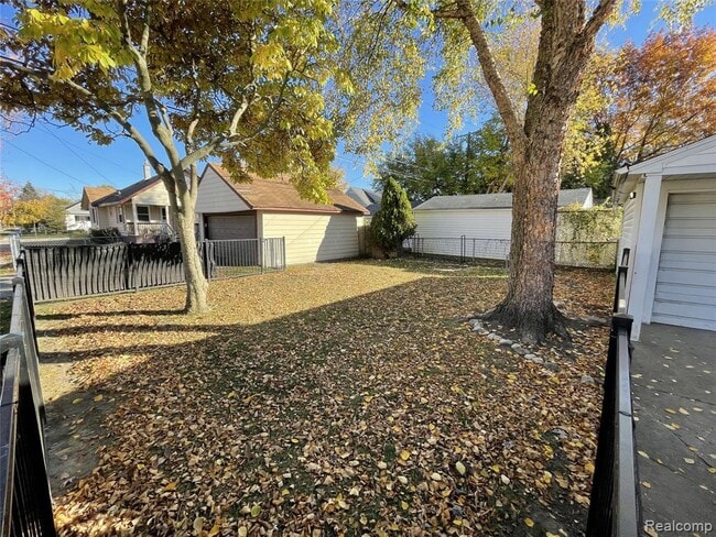 Photo - 1103 Mclean Ave