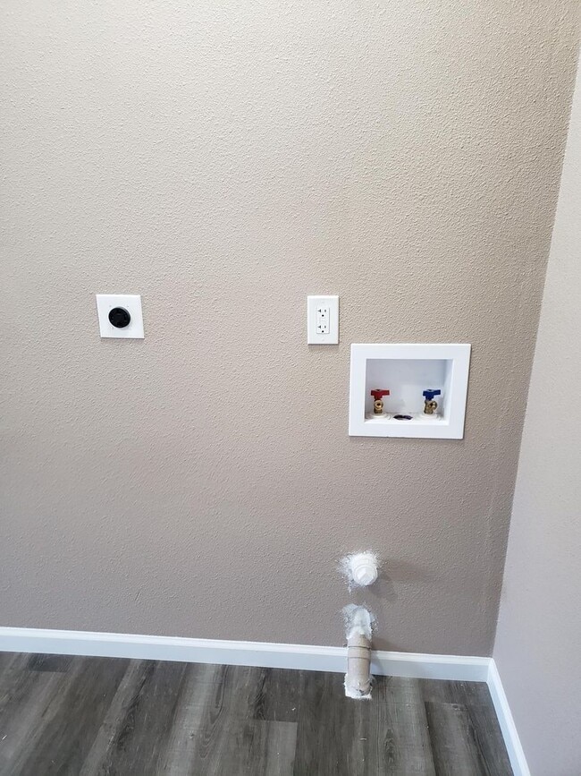 Photo - Newly remodeled 2 bed, 1 bath Duplex