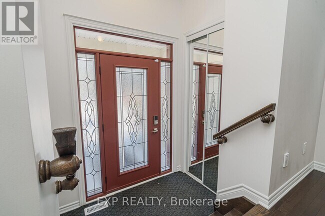 Photo - 215 Rivertree St