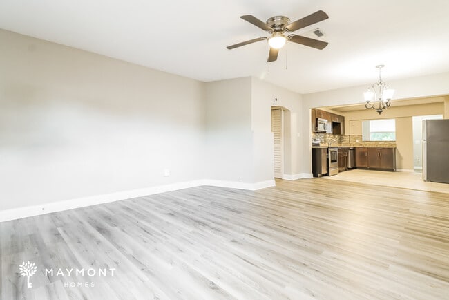 Photo - 1161 Russell St