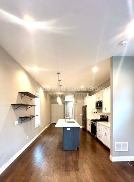 Photo - 4328 Swan Ave