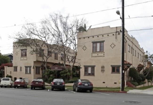 Charming Top Floor 1-Bedroom Apartment in ... - Charming Top Floor 1-Bedroom Apartment in ... Unit 229