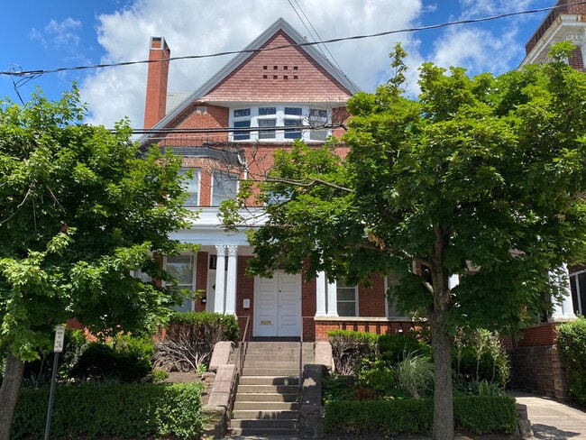 Photo - 275 S River St