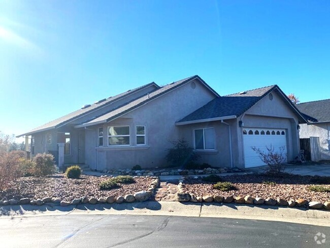 Building Photo - Spacious Home in Shasta Hills!