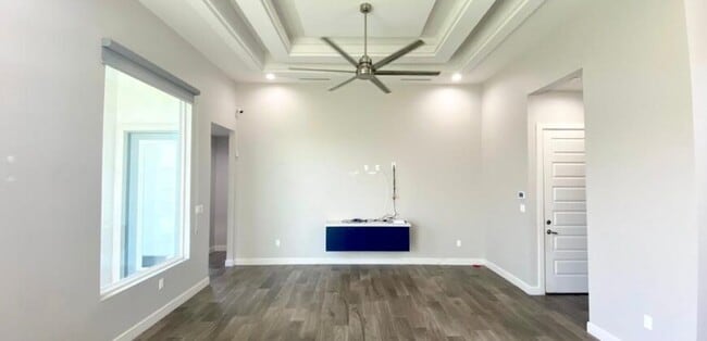 Photo - 2117 Queens Ave