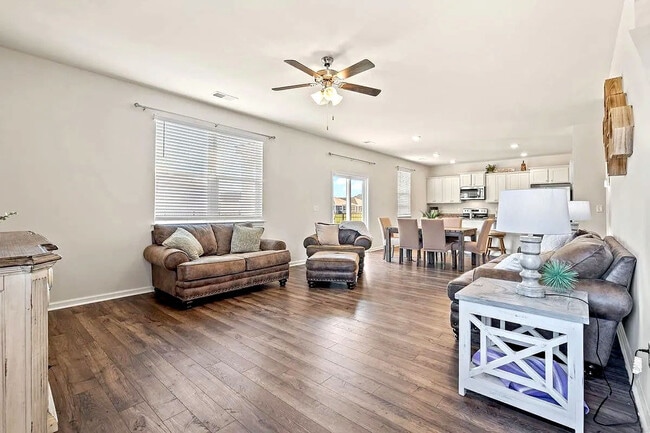 Photo - 2807 Ophelia Way