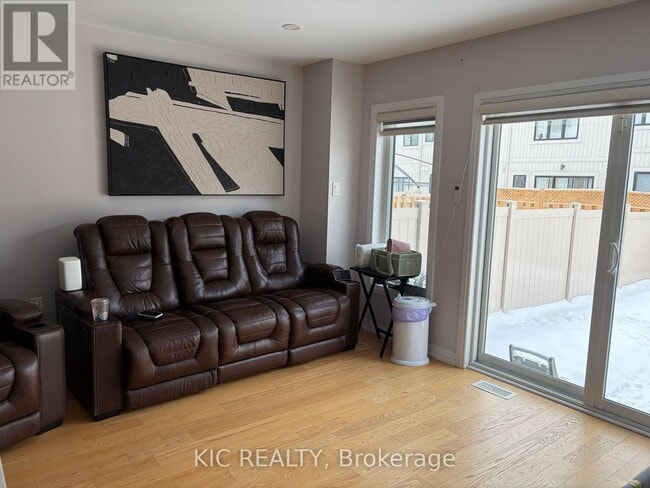 Photo - 62 King George Way