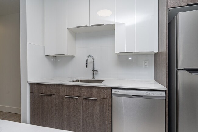 Kitchen - Lancaster Tower