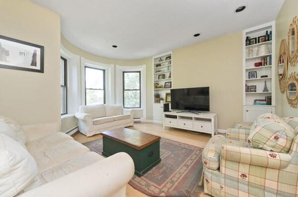 Building Photo - 19 Follen St Unit 4 Rental