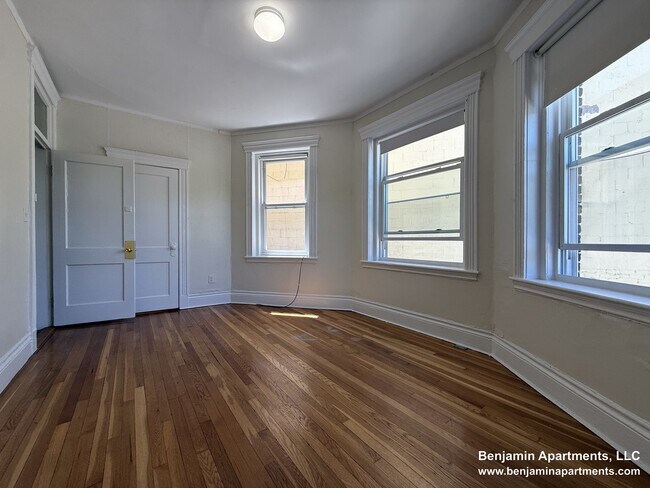 Photo - 1350 Comm.Ave. Unit 8 Unidad 8