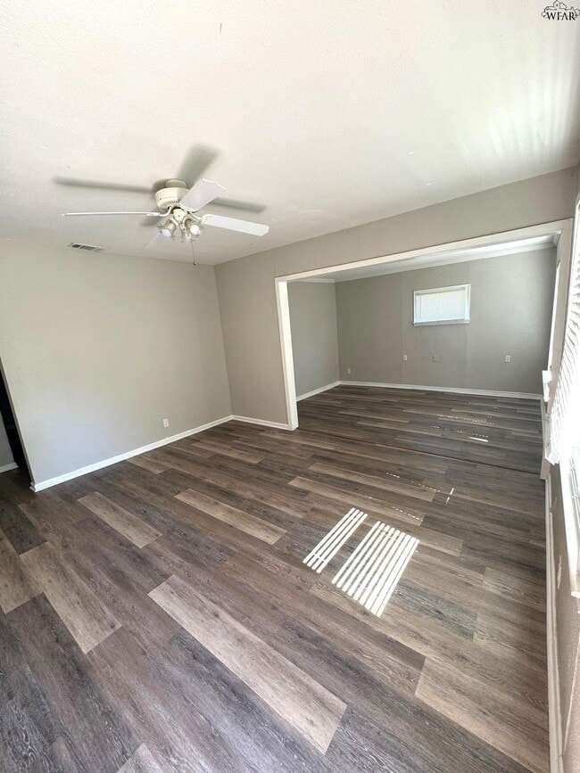 Photo - 1422 Tanbark Rd