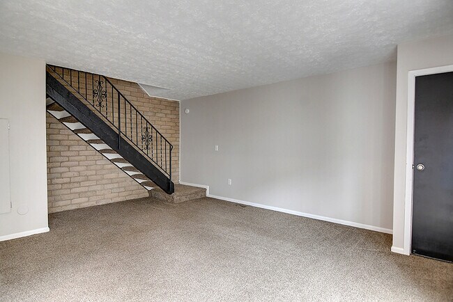 Photo - 403 Coventry Pl