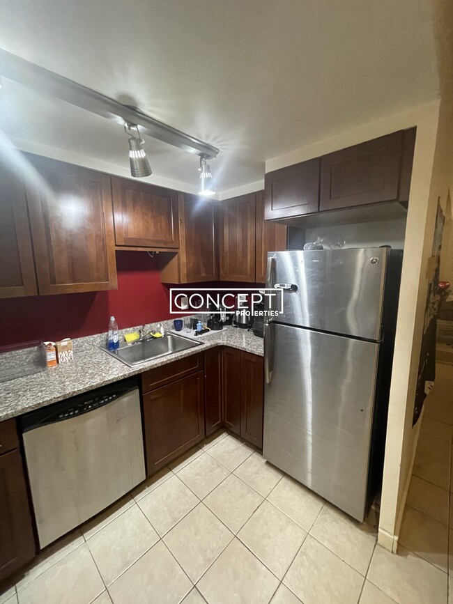 Building Photo - 28 Symphony Rd Unit E1