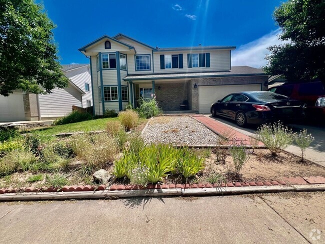 Building Photo - Beautifully Updated Home In Desirable Hend...