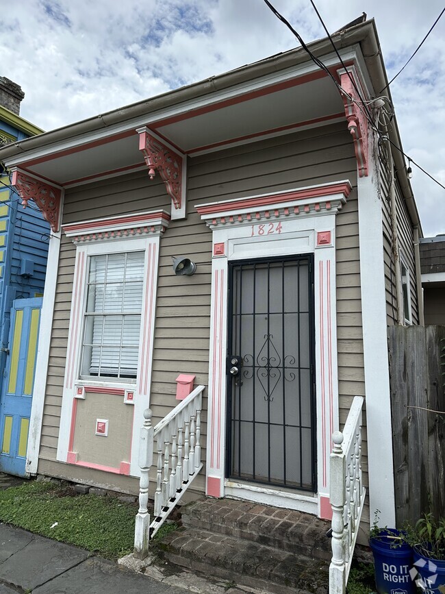 Building Photo - 1824 Lapeyrouse St Rental