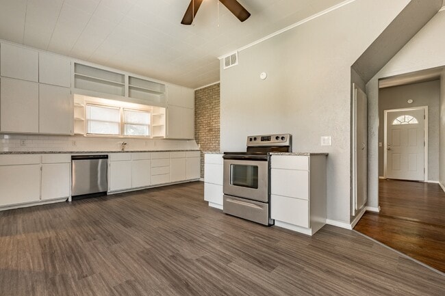 Photo - 1403 N 1st St