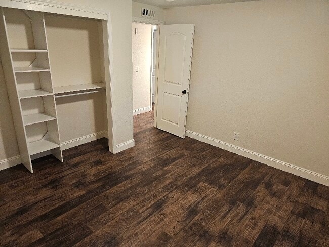 Photo - 905 Denise Ct SE