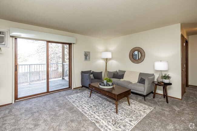 2BR, 1BA - 780 SF